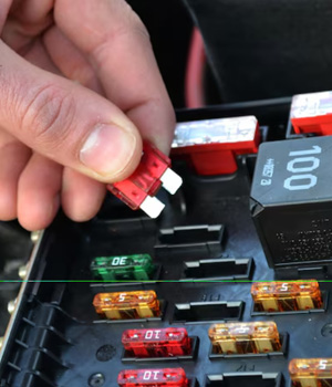 Programação de centrais de veículos a Diesel em Londrina PR. Remapeamento, aumento de potência, DPF, ARLA e ECU/ECM. Fale com a Injetruck!